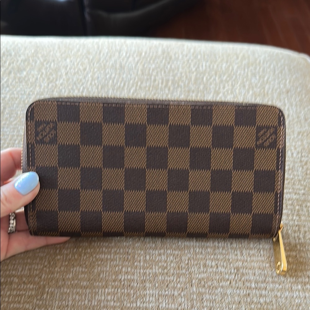 Louis Vuitton Zippy Wallet